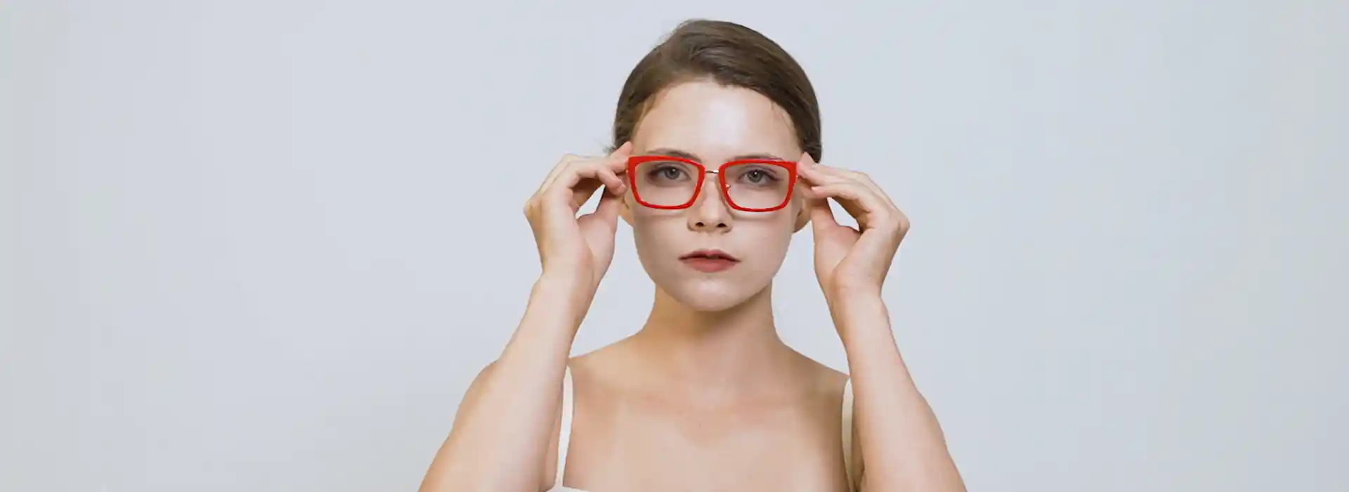 Cover image showing model wearing XCombo Soline Combo Glasses while switching interchangeable Top Frames 1