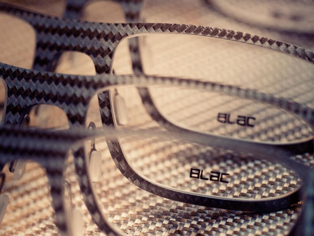 From Aerospace to Everyday Wear: The “Black Tech” of Beta Titanium and Carbon Fiber in Custom Eyewear