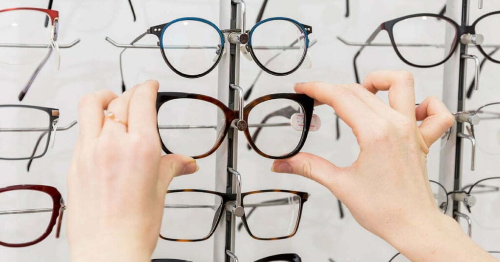 Long-Term Ownership Guide: How to Choose a Timeless Custom Eyewear Frame That Never Goes Out of Style and Is Easy to Refresh