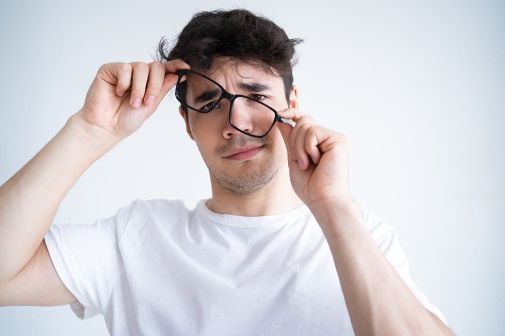 Why You Shouldn’t Wear Your Glasses on Top of Your Head: The “Invisible Killer” of Frame Lifespan