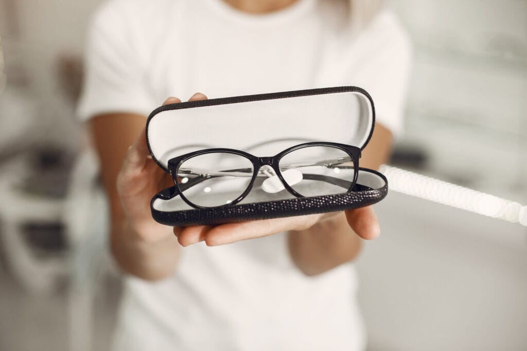 The Right Way to Use an Eyeglass Case: How to Store Your Glasses to Prevent Lens Scratches
