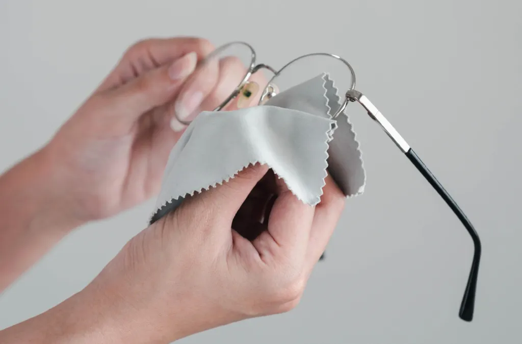 Screwless Glasses Maintenance Guide: Daily Care Tips for Precision Mechanical Eyewear