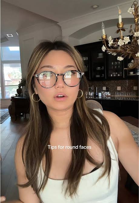 The Ultimate Style Rescue for Round-Faced Women: How Necklines, Bag Placement, and Geometric Glasses Create a Slimmer Look