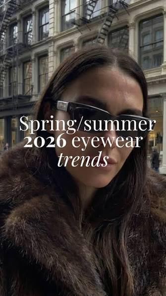 2026 Spring/Summer Fashion Trends: When Retro Small-Frame Glasses Meet the Underarm Bag