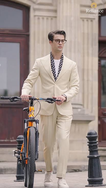 The Executive Style Code: A Career Guide to Suits, Briefcases, and Sophisticated Eyewear